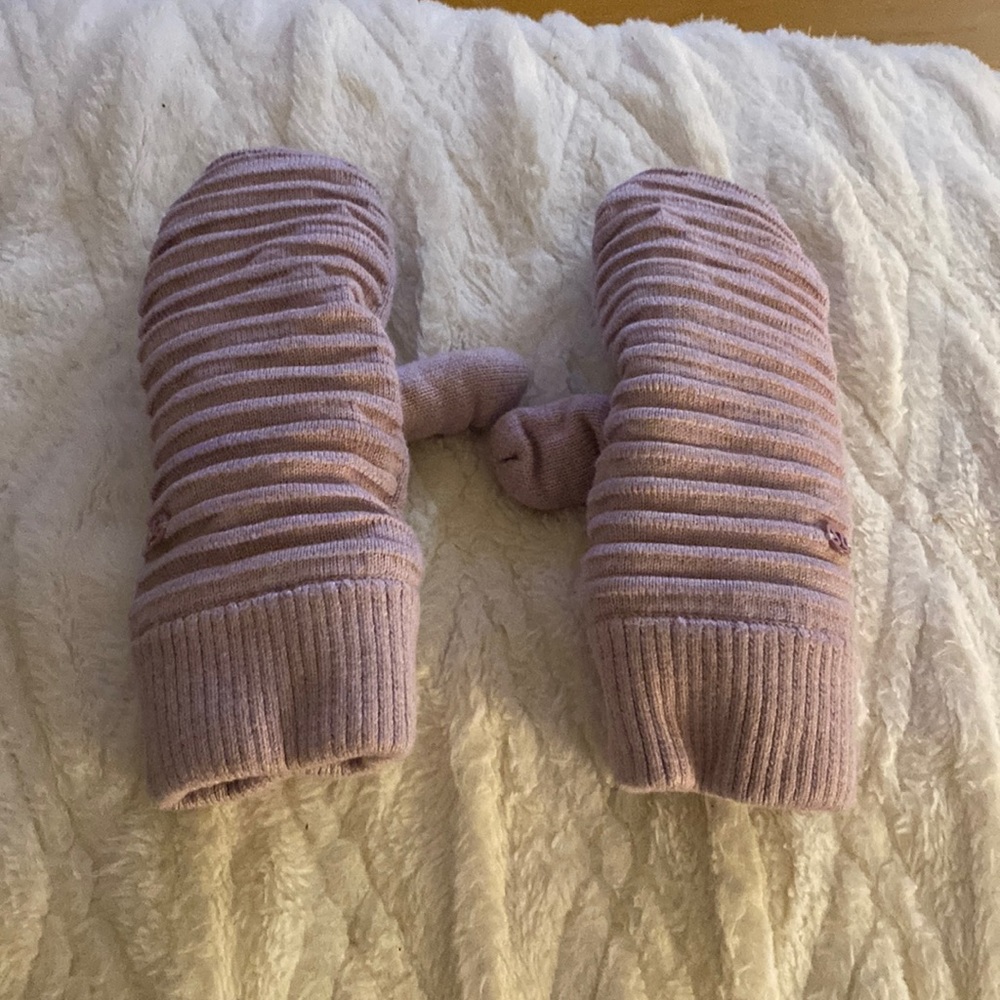 Lululemon Sherpa lined mittens discontinued color lavender dew